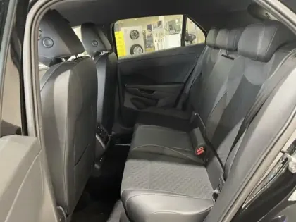 Photo 10 Volkswagen T-roc  1.5 eTSI 150ch R-Line DSG7