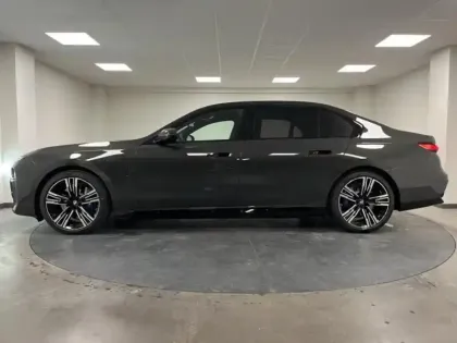 Photo 5 BMW Serie 7 Gén. VII (G70) Ph1 M Sport 4