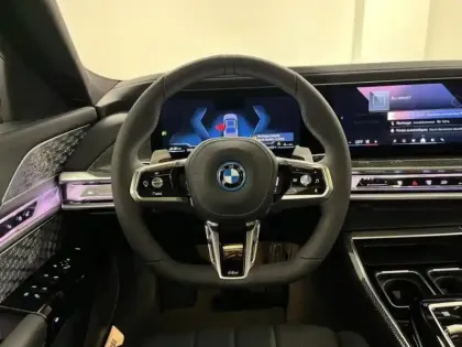 Photo 8 BMW Serie 7 Gén. VII (G70) Ph1 M Sport 4