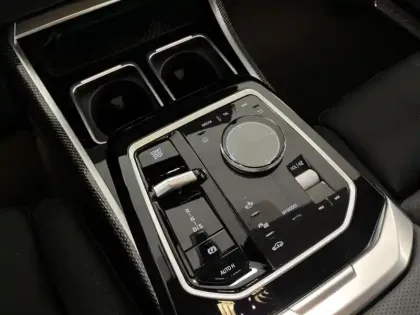 Photo 10 BMW Serie 7 Gén. VII (G70) Ph1 M Sport 4