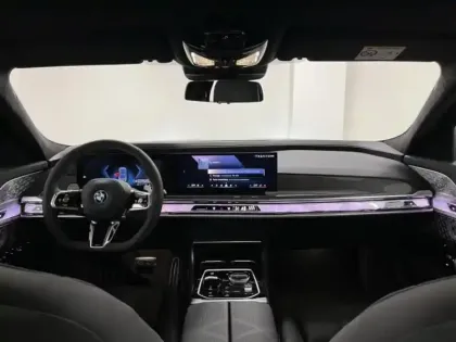 Photo 7 BMW Serie 7 Gén. VII (G70) Ph1 M Sport 4