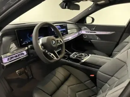 Photo 6 BMW Serie 7 Gén. VII (G70) Ph1 M Sport 4