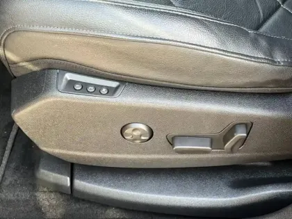 Photo 14 DS DS 7  Crossback PureTech 180ch Ligne Noire Automatique