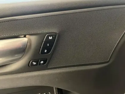 Photo 11 Volvo Xc60  T6 Hybride Rechargeable 253 + 145ch Plus Style Chrome Geartronic 8 AWD