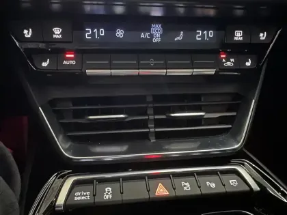 Photo 12 Audi E-tron  GT 476 ch quattro