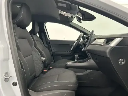 Photo 11 Renault Captur  E-Tech full hybrid 145 ch