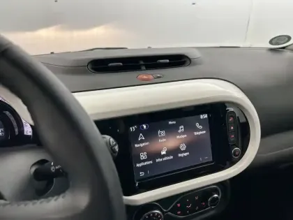 Photo 14 Renault Twingo  III E-Tech