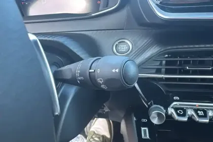 Photo 18 Peugeot 2008  Hybrid 145 e-DCS6