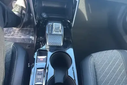 Photo 16 Peugeot 2008  Hybrid 145 e-DCS6