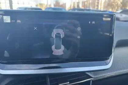 Photo 24 Peugeot 2008  Hybrid 145 e-DCS6