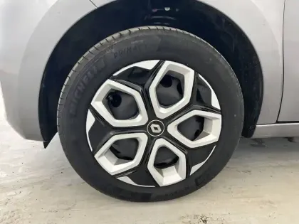 Photo 27 Renault Twingo  III E-Tech