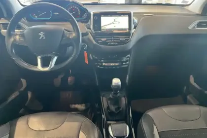 Photo 17 Peugeot 2008  PureTech 130ch S&S BVM6