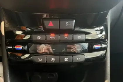 Photo 22 Peugeot 2008  PureTech 130ch S&S BVM6