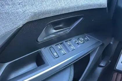 Photo 88 Peugeot 3008  Hybrid 136 e-DCS6