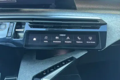 Photo 51 Peugeot 3008  Hybrid 136 e-DCS6