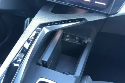 Photo 84 Peugeot 3008  Hybrid 136 e-DCS6