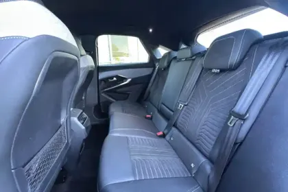 Photo 73 Peugeot 3008  Hybrid 136 e-DCS6