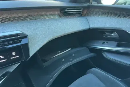 Photo 23 Peugeot 3008  Hybrid 136 e-DCS6