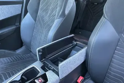 Photo 26 Peugeot 3008  Hybrid 136 e-DCS6