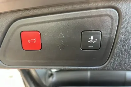 Photo 75 Peugeot 3008  Hybrid 225 e-EAT8