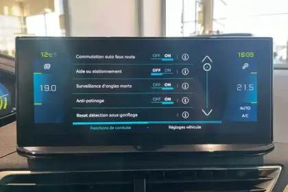 Photo 54 Peugeot 3008  Hybrid 225 e-EAT8