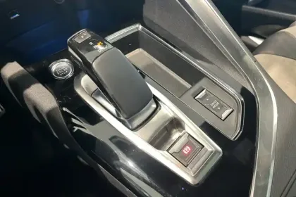 Photo 86 Peugeot 3008  Hybrid 225 e-EAT8