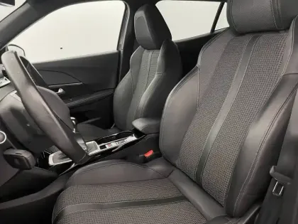 Photo 13 Peugeot 2008  PureTech 130 S&S BVM6