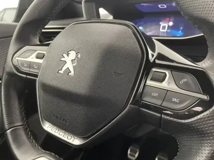 Photo 28 Peugeot 2008  PureTech 130 S&S BVM6