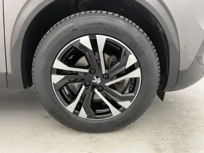 Photo 17 Peugeot 2008  PureTech 130 S&S BVM6