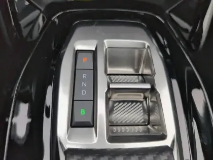 Photo 13 Peugeot 2008  Electrique 50 kWh 136 ch