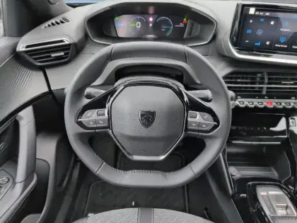 Photo 8 Peugeot 2008  Electrique 50 kWh 136 ch