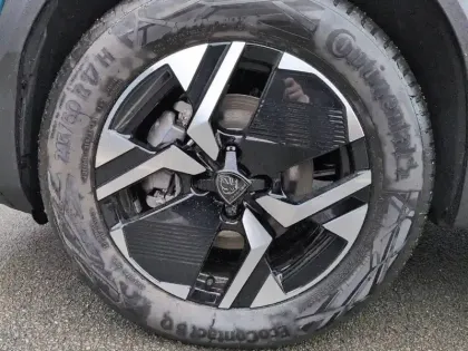 Photo 12 Peugeot 2008  Electrique 50 kWh 136 ch