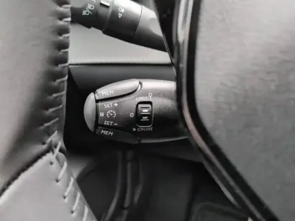 Photo 21 Peugeot 2008  Electrique 50 kWh 136 ch