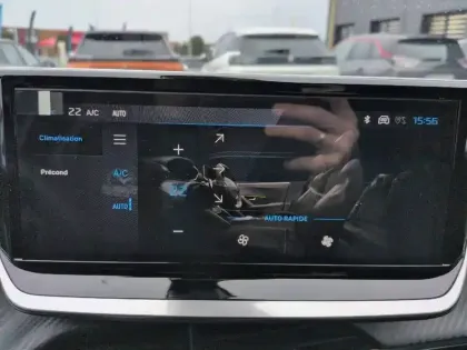 Photo 18 Peugeot 2008  Electrique 50 kWh 136 ch