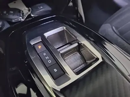 Photo 13 Peugeot 208  Electrique 50 kWh 136ch