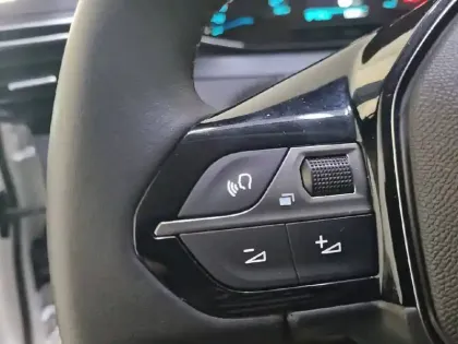 Photo 27 Peugeot 208  Electrique 50 kWh 136ch