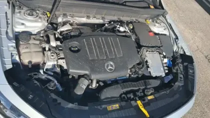 Photo 14 Mercedes GLB  200 d 8G-DCT