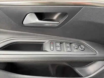 Photo 23 Peugeot 3008  Hybrid 225 e-EAT8