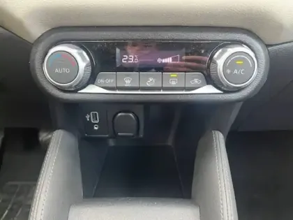 Photo 38 Nissan Micra  IG-T 92