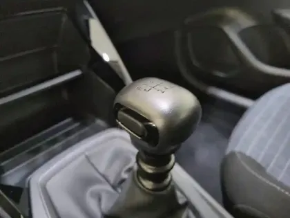 Photo 41 Peugeot 208  BLUEHDI 100 S&S BVM6