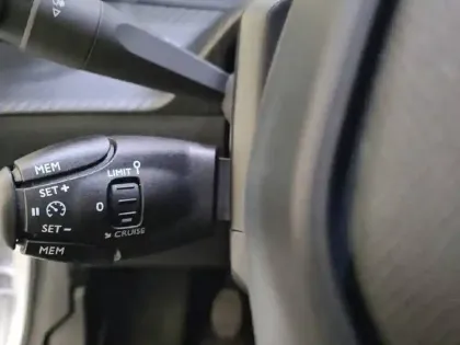 Photo 53 Peugeot 208  BLUEHDI 100 S&S BVM6