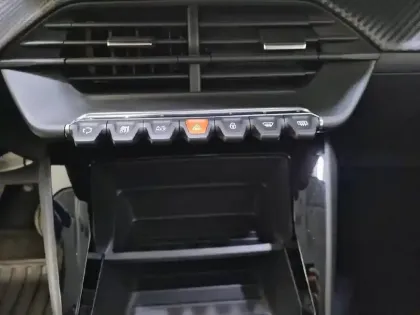 Photo 79 Peugeot 208  BLUEHDI 100 S&S BVM6