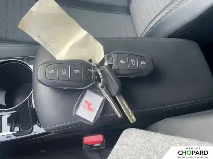 Photo 15 Peugeot 2008  PureTech 130 S&S EAT8