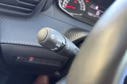 Photo 42 Peugeot 2008  PureTech 100 S&S BVM6