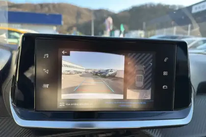 Photo 17 Peugeot 2008  PureTech 100 S&S BVM6