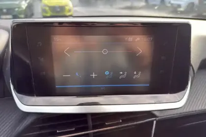 Photo 23 Peugeot 208  PureTech 75 S&S BVM5