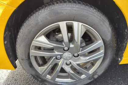 Photo 14 Peugeot 208  PureTech 75 S&S BVM5