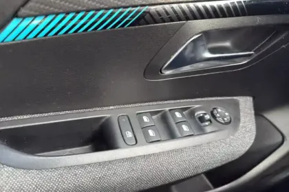 Photo 28 Peugeot 208  PureTech 75 S&S BVM5