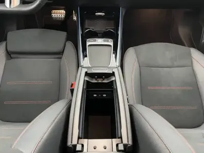 Photo 26 Mercedes GLA  250 e 8G-DCT