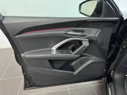 Photo 8 Audi Q5  e-hybrid 299 ch S tronic 7 Quattro